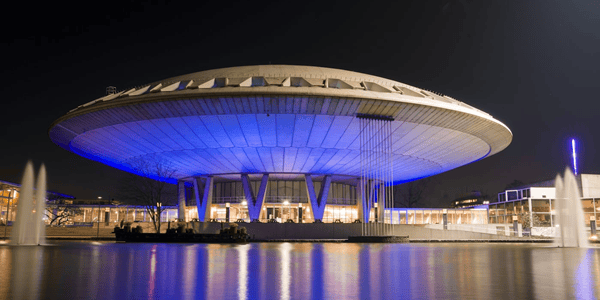 思考超光速飞行器的设计!